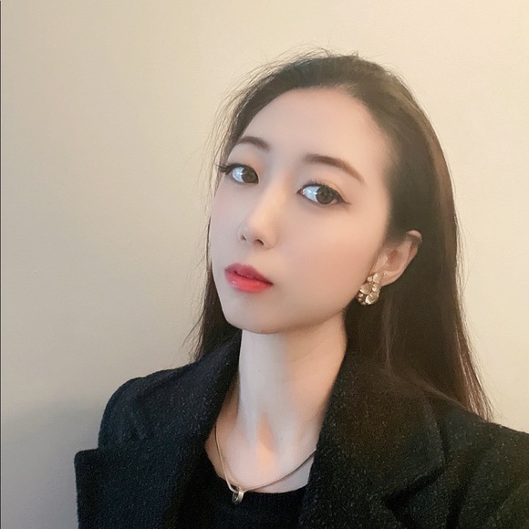 ✨ Stunning VTG Flower Clip On Earrings - Picture 3 of 3